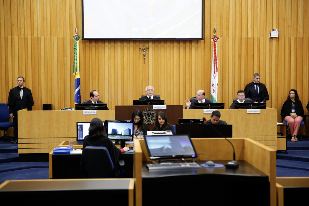 Prestação de serviços presenciais na Justiça do Trabalho está suspensa