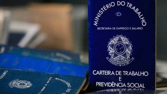 Carteiras de trabalho: presidente eleito quer aprofundar reforma Foto: Arquivo