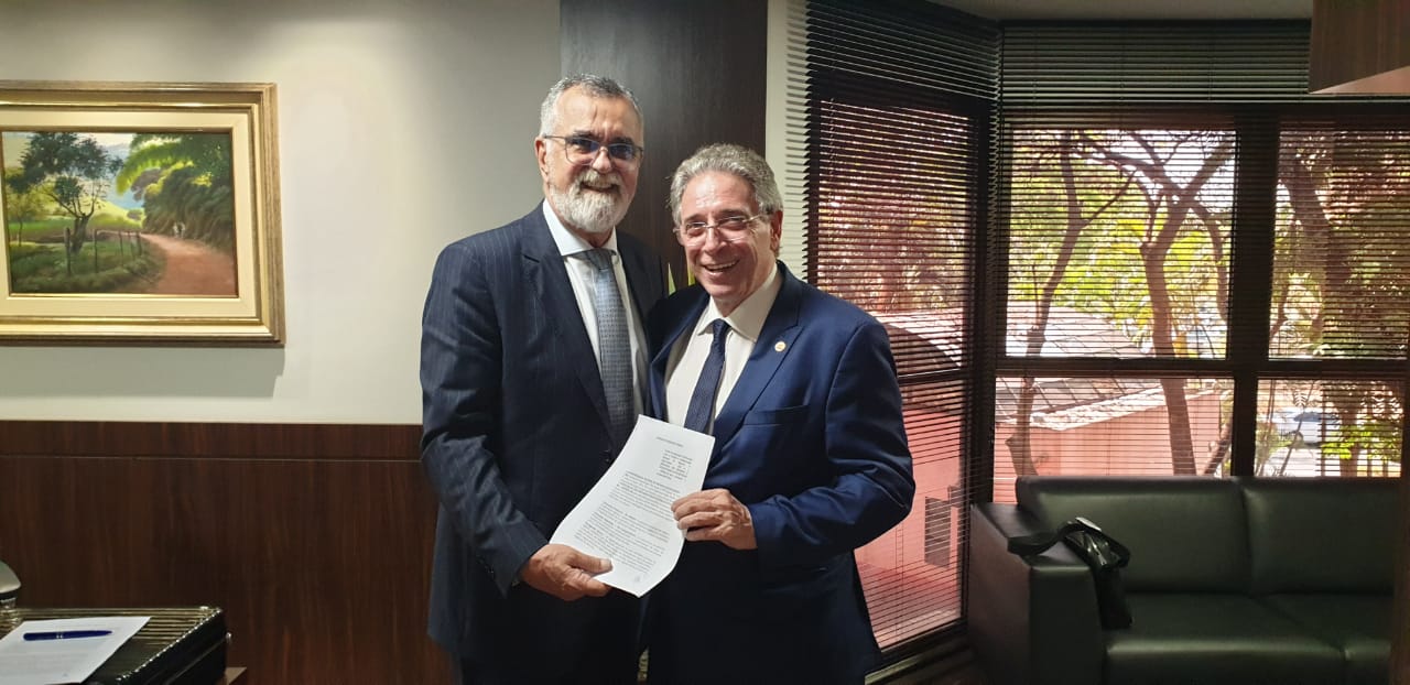 O presidente da CNR, Rogério Bacellar e o presidente da Anoreg/RJ, Renaldo firmaram acordo de cooperação técnica entre as instituições.