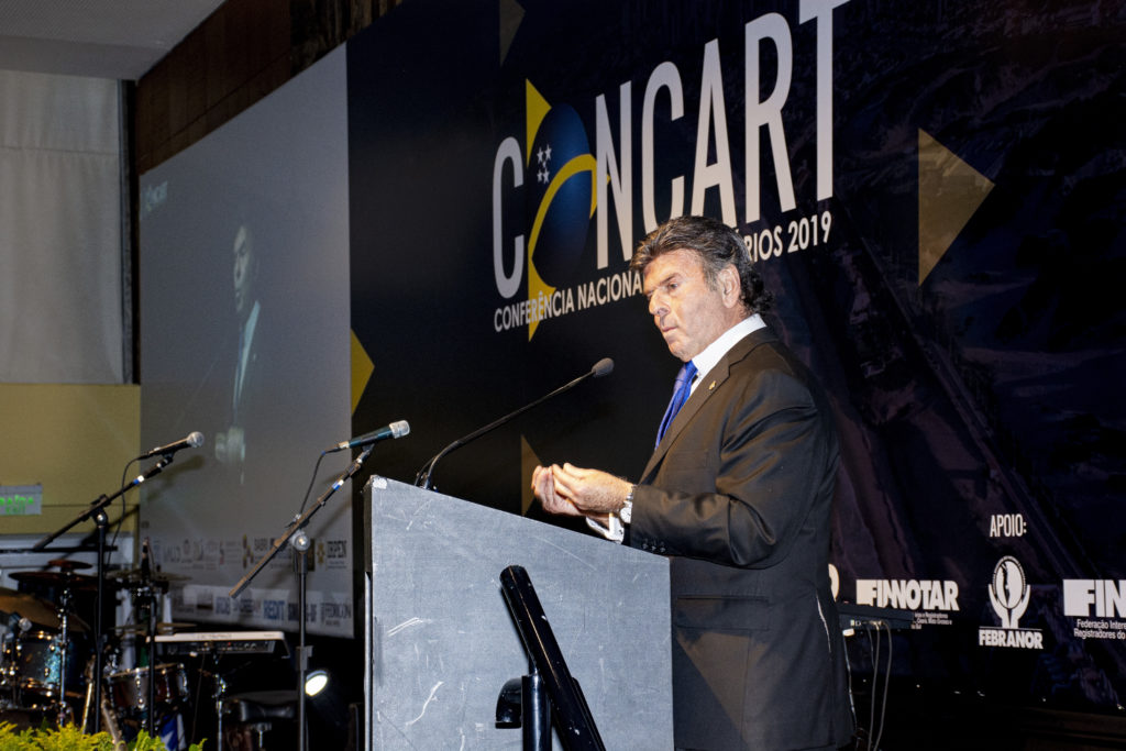 Lançada oficialmente durante o X Fórum de Integração Jurídica, a nova edição da Revista Cartório Contemporâneo traz o Ministro Luiz Fux,